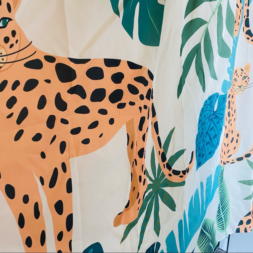ANTHROPOLOGIE White Tan Green Cheetah Jungle Cat Leaf Print Shower Curtain - Picture 2 of 3